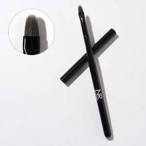 Nail Republic Кисть Nail Brush - NOGTISHOP